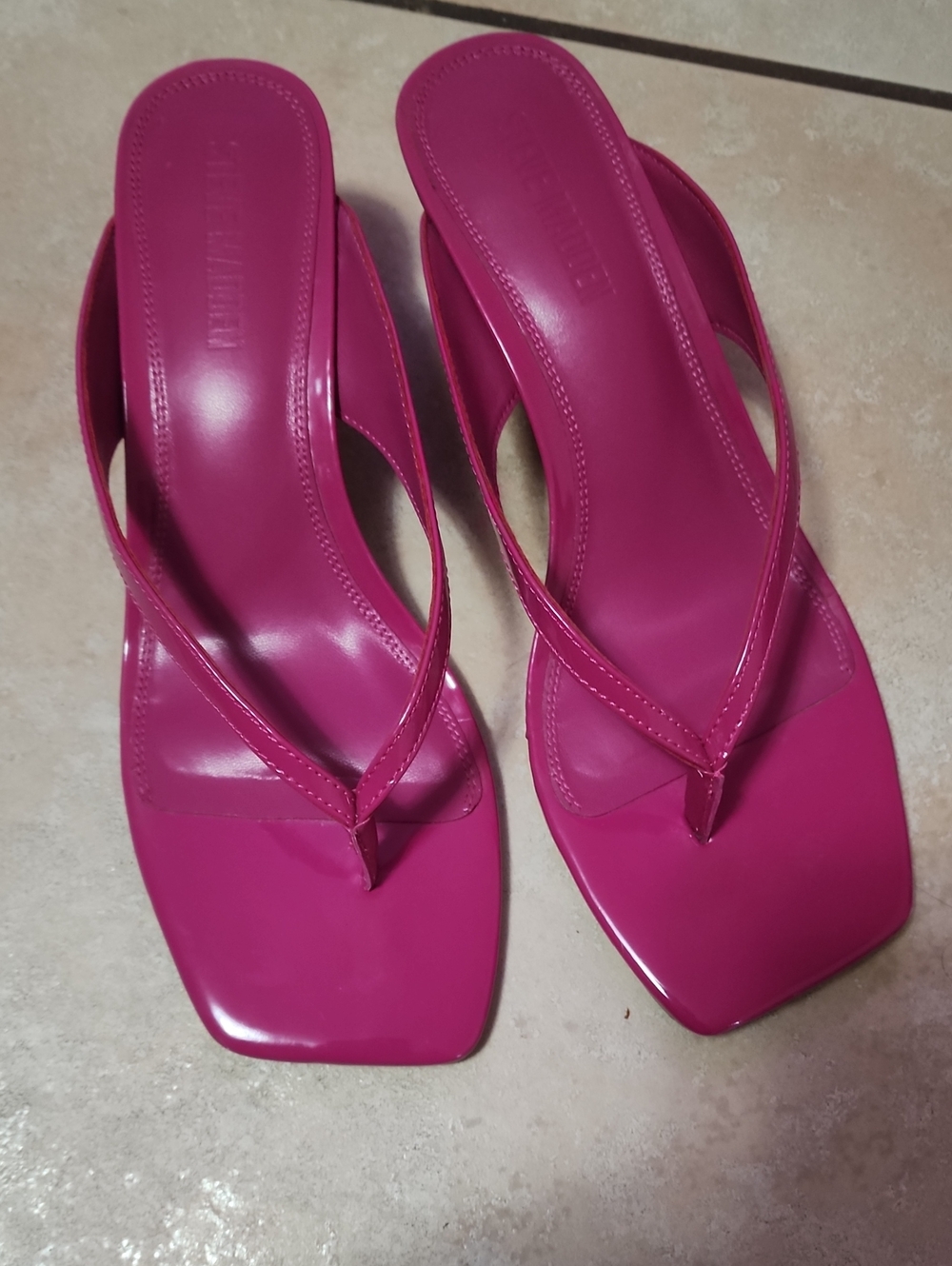 Steve MADDEN Classic Women's Pink Square-Toe Flip Sandals